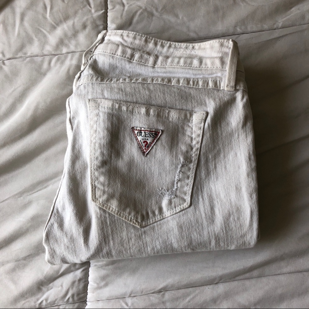 GUESS Distressed Capri
